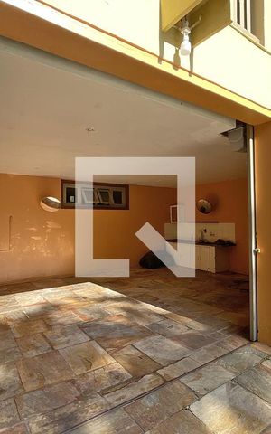 Casa de condomínio à venda com 950m², 4 quartos e 10 vagas Casa de condomínio à venda com 950m², 4 quartos e 10 vagasGaragem