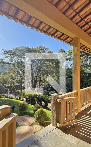Casa de condomínio à venda com 950m², 4 quartos e 10 vagas Casa de condomínio à venda com 950m², 4 quartos e 10 vagasVaranda