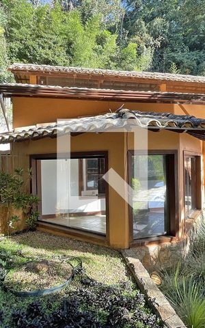 Casa de condomínio à venda com 950m², 4 quartos e 10 vagas Casa de condomínio à venda com 950m², 4 quartos e 10 vagasÁrea externa