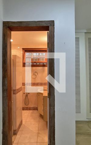 Casa de condomínio à venda com 950m², 4 quartos e 10 vagas Casa de condomínio à venda com 950m², 4 quartos e 10 vagasSuíte 2