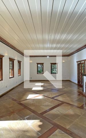 Casa de condomínio à venda com 950m², 4 quartos e 10 vagas Casa de condomínio à venda com 950m², 4 quartos e 10 vagasSala