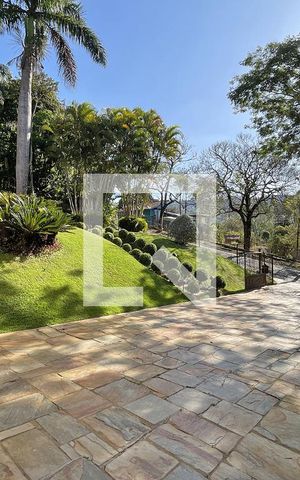 Casa de condomínio à venda com 950m², 4 quartos e 10 vagas Casa de condomínio à venda com 950m², 4 quartos e 10 vagasÁrea externa