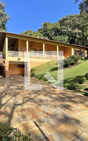 Casa de condomínio à venda com 950m², 4 quartos e 10 vagas Casa de condomínio à venda com 950m², 4 quartos e 10 vagasÁrea externa