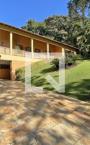 Casa de condomínio à venda com 950m², 4 quartos e 10 vagas Casa de condomínio à venda com 950m², 4 quartos e 10 vagasÁrea externa
