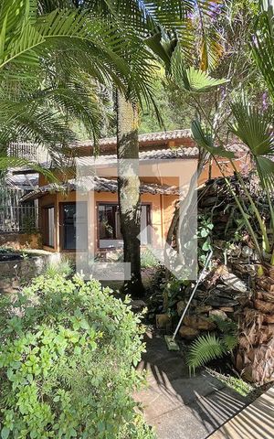 Casa de condomínio à venda com 950m², 4 quartos e 10 vagas Casa de condomínio à venda com 950m², 4 quartos e 10 vagasÁrea externa