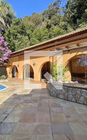 Casa de condomínio à venda com 950m², 4 quartos e 10 vagas Casa de condomínio à venda com 950m², 4 quartos e 10 vagasÁrea externa