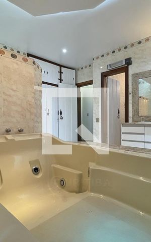 Casa de condomínio à venda com 950m², 4 quartos e 10 vagas Casa de condomínio à venda com 950m², 4 quartos e 10 vagasBanheiro suíte 1