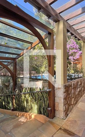 Casa de condomínio à venda com 950m², 4 quartos e 10 vagas Casa de condomínio à venda com 950m², 4 quartos e 10 vagasÁrea externa