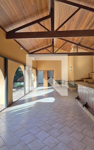 Casa de condomínio à venda com 950m², 4 quartos e 10 vagas Casa de condomínio à venda com 950m², 4 quartos e 10 vagasSalão de festas