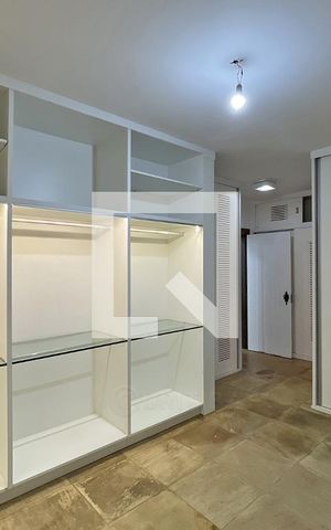 Casa de condomínio à venda com 950m², 4 quartos e 10 vagas Casa de condomínio à venda com 950m², 4 quartos e 10 vagasSuíte 2