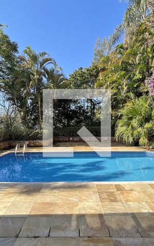 Casa de condomínio à venda com 950m², 4 quartos e 10 vagas Casa de condomínio à venda com 950m², 4 quartos e 10 vagasÁrea externa