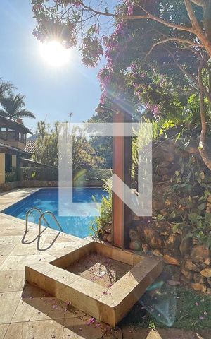 Casa de condomínio à venda com 950m², 4 quartos e 10 vagas Casa de condomínio à venda com 950m², 4 quartos e 10 vagasÁrea externa