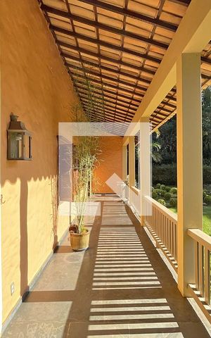 Casa de condomínio à venda com 950m², 4 quartos e 10 vagas Casa de condomínio à venda com 950m², 4 quartos e 10 vagasVaranda