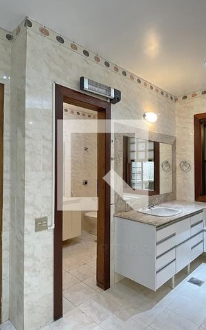 Casa de condomínio à venda com 950m², 4 quartos e 10 vagas Casa de condomínio à venda com 950m², 4 quartos e 10 vagasBanheiro suíte 1