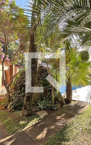 Casa de condomínio à venda com 950m², 4 quartos e 10 vagas Casa de condomínio à venda com 950m², 4 quartos e 10 vagasÁrea externa