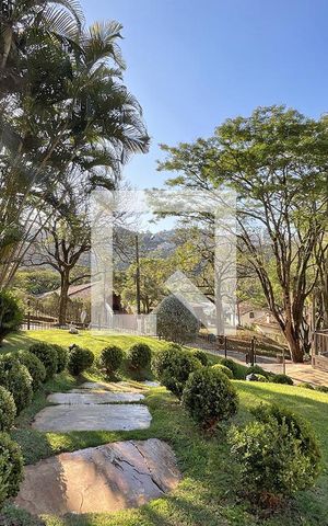 Casa de condomínio à venda com 950m², 4 quartos e 10 vagas Casa de condomínio à venda com 950m², 4 quartos e 10 vagasÁrea externa