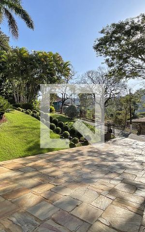 Casa de condomínio à venda com 950m², 4 quartos e 10 vagas Casa de condomínio à venda com 950m², 4 quartos e 10 vagasÁrea externa