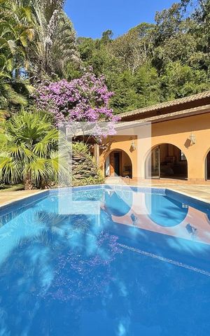 Casa de condomínio à venda com 950m², 4 quartos e 10 vagas Casa de condomínio à venda com 950m², 4 quartos e 10 vagasÁrea externa