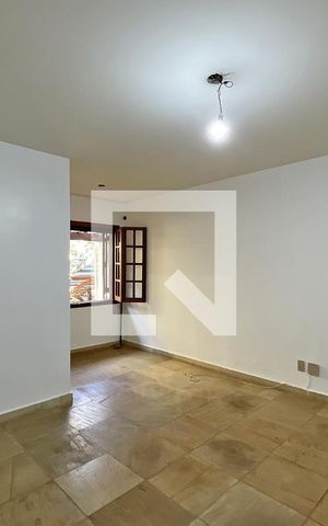Casa de condomínio à venda com 950m², 4 quartos e 10 vagas Casa de condomínio à venda com 950m², 4 quartos e 10 vagasSuíte 4