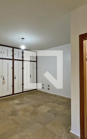 Casa de condomínio à venda com 950m², 4 quartos e 10 vagas Casa de condomínio à venda com 950m², 4 quartos e 10 vagasSuíte 4
