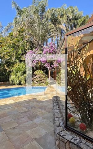 Casa de condomínio à venda com 950m², 4 quartos e 10 vagas Casa de condomínio à venda com 950m², 4 quartos e 10 vagasÁrea externa