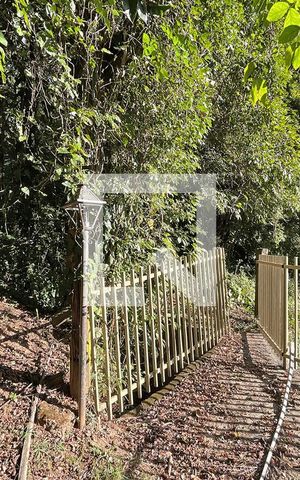 Casa de condomínio à venda com 950m², 4 quartos e 10 vagas Casa de condomínio à venda com 950m², 4 quartos e 10 vagasÁrea externa
