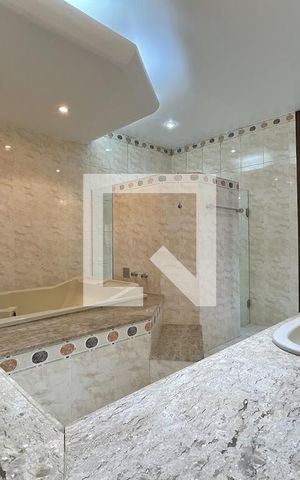 Casa de condomínio à venda com 950m², 4 quartos e 10 vagas Casa de condomínio à venda com 950m², 4 quartos e 10 vagasBanheiro suíte 1