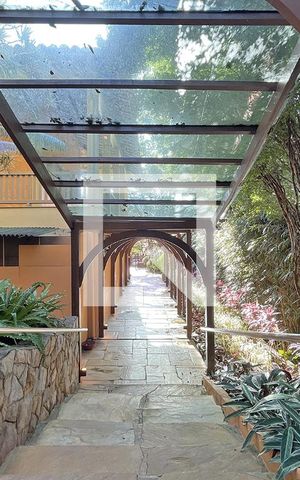 Casa de condomínio à venda com 950m², 4 quartos e 10 vagas Casa de condomínio à venda com 950m², 4 quartos e 10 vagasÁrea externa