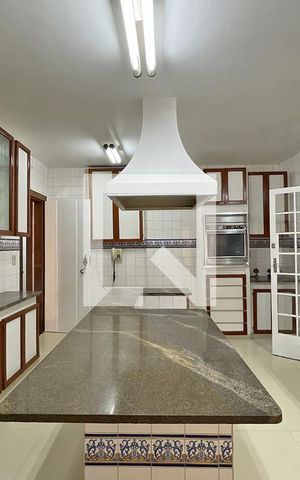 Casa de condomínio à venda com 950m², 4 quartos e 10 vagas Casa de condomínio à venda com 950m², 4 quartos e 10 vagasCozinha