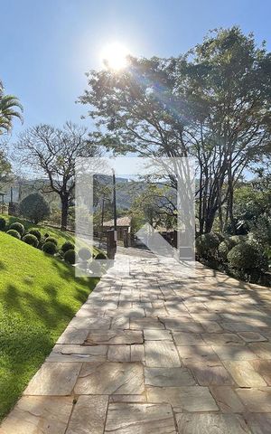 Casa de condomínio à venda com 950m², 4 quartos e 10 vagas Casa de condomínio à venda com 950m², 4 quartos e 10 vagasÁrea externa