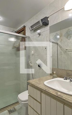 Casa de condomínio à venda com 950m², 4 quartos e 10 vagas Casa de condomínio à venda com 950m², 4 quartos e 10 vagasBanheiro suíte 3