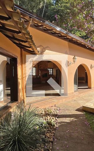Casa de condomínio à venda com 950m², 4 quartos e 10 vagas Casa de condomínio à venda com 950m², 4 quartos e 10 vagasÁrea externa
