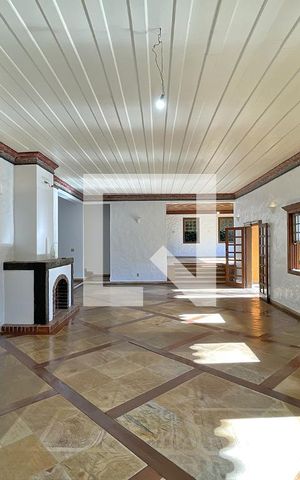 Casa de condomínio à venda com 950m², 4 quartos e 10 vagas Casa de condomínio à venda com 950m², 4 quartos e 10 vagasSala