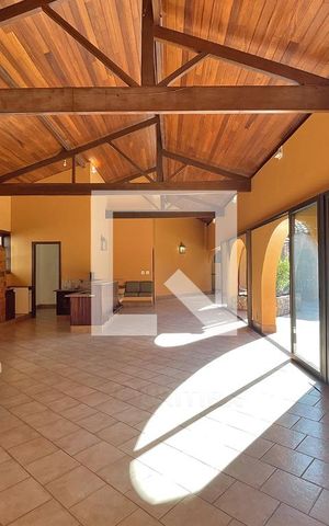 Casa de condomínio à venda com 950m², 4 quartos e 10 vagas Casa de condomínio à venda com 950m², 4 quartos e 10 vagasSalão de festas