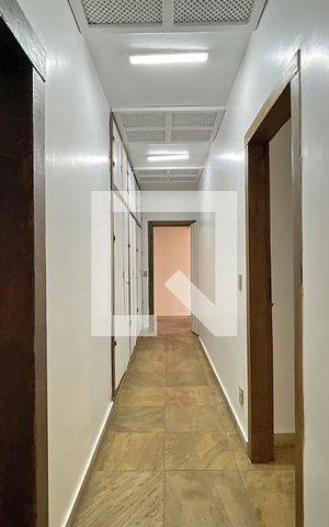 Casa de condomínio à venda com 950m², 4 quartos e 10 vagas Casa de condomínio à venda com 950m², 4 quartos e 10 vagasCorredor