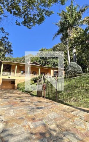 Casa de condomínio à venda com 950m², 4 quartos e 10 vagas Casa de condomínio à venda com 950m², 4 quartos e 10 vagasÁrea externa