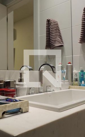 Apartamento à venda com 80m², 2 quartos e 1 vagaBanheiro da Suíte 