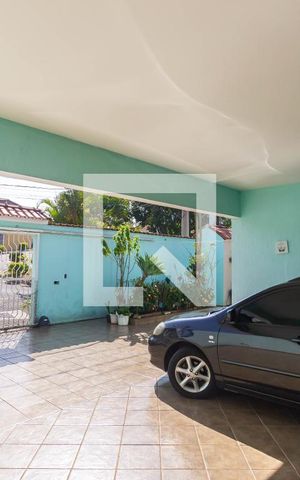 Casa à venda com 287m², 6 quartos e 5 vagas Casa à venda com 287m², 6 quartos e 5 vagasGaragem