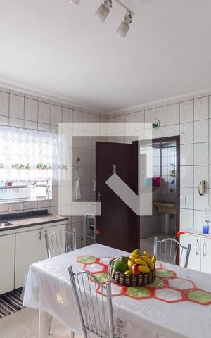Casa à venda com 287m², 6 quartos e 5 vagas Casa à venda com 287m², 6 quartos e 5 vagasCozinha