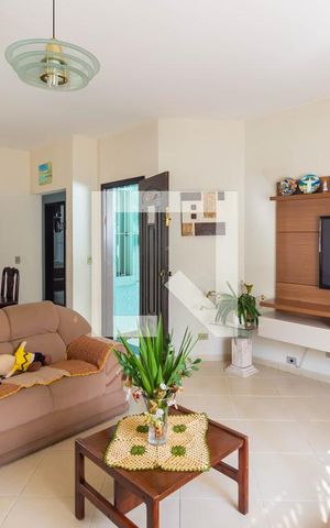 Casa à venda com 287m², 6 quartos e 5 vagas Casa à venda com 287m², 6 quartos e 5 vagasSala