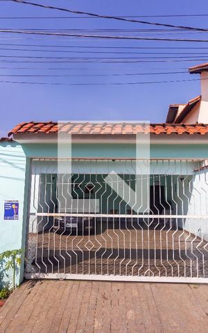 Casa à venda com 287m², 6 quartos e 5 vagas Casa à venda com 287m², 6 quartos e 5 vagasFachada