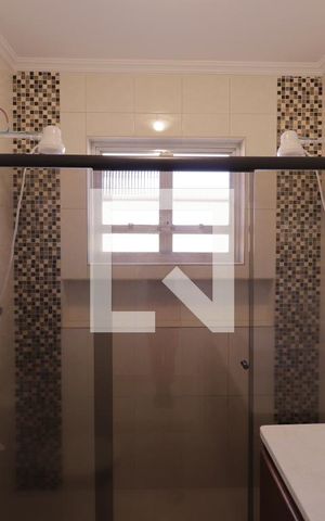 Casa à venda com 200m², 3 quartos e 2 vagasBanheiro 1