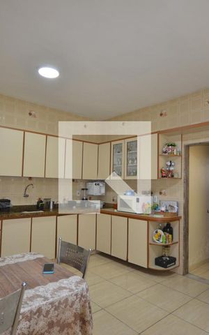 Casa à venda com 269m², 5 quartos e 1 vagaCozinha