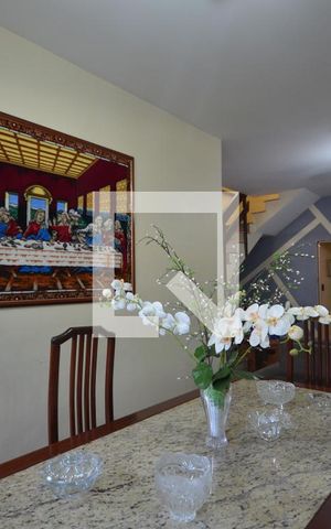 Casa à venda com 269m², 5 quartos e 1 vagaSala