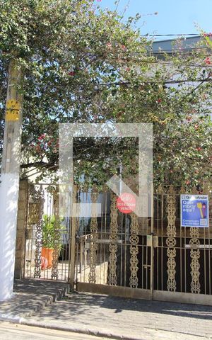 Casa à venda com 239m², 3 quartos e 6 vagasFachada