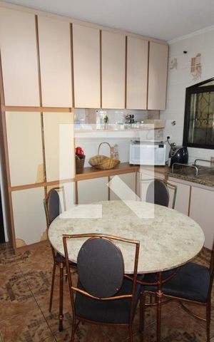 Casa à venda com 239m², 3 quartos e 6 vagasCozinha