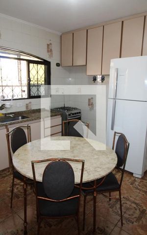 Casa à venda com 239m², 3 quartos e 6 vagasCozinha