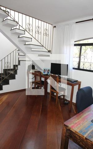 Casa à venda com 239m², 3 quartos e 6 vagasSala