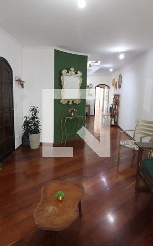Casa à venda com 239m², 3 quartos e 6 vagasSala