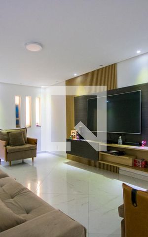 Casa à venda com 244m², 3 quartos e 2 vagas Casa à venda com 244m², 3 quartos e 2 vagasSala